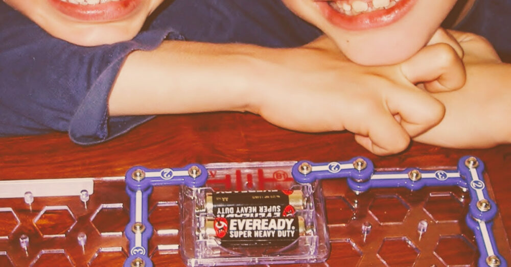 why homeschool kids spending time as a family science at home