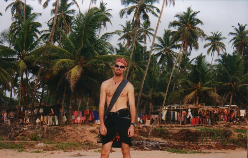 Lungi travel outfit anjuna market goa