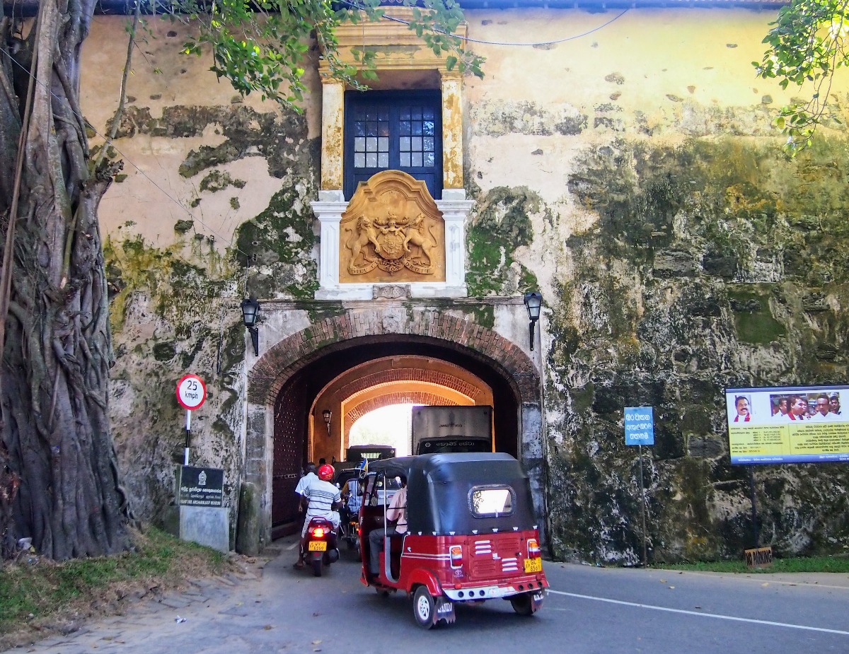 Sri Lanka travel by tuk tuk