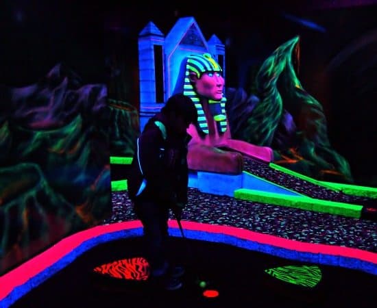 Things to do Clifton Hill indoors mini golg