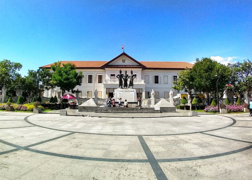 three kings monument square chiang mai