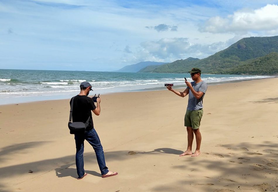 Learning to fly the drone DJI Mavic