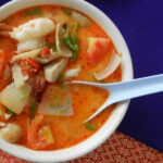 What is Thai Food? (Thai Food For Beginners) Thai soup Tom Yum Goong, the best Thai food!