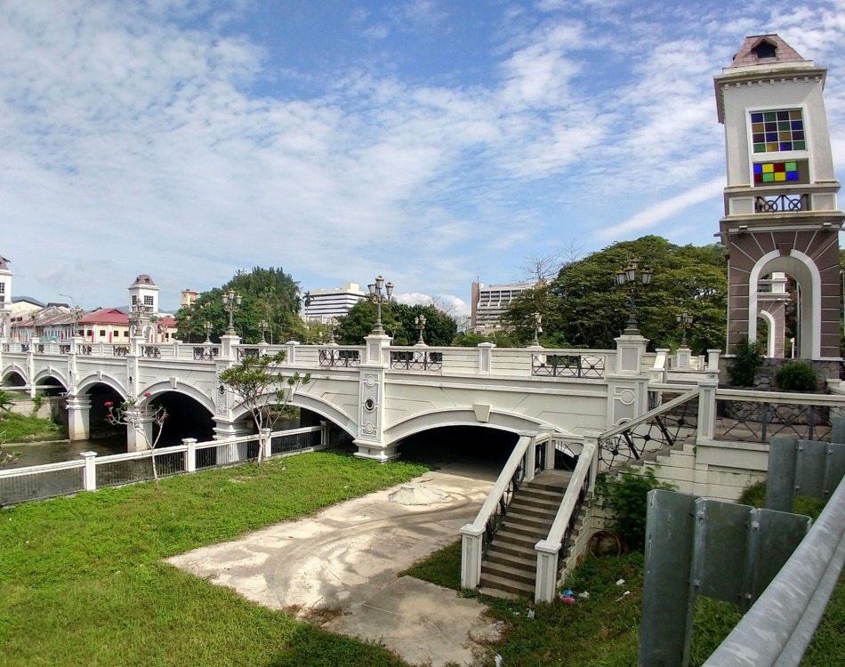 Kinta River Ipoh waterfront bridge
