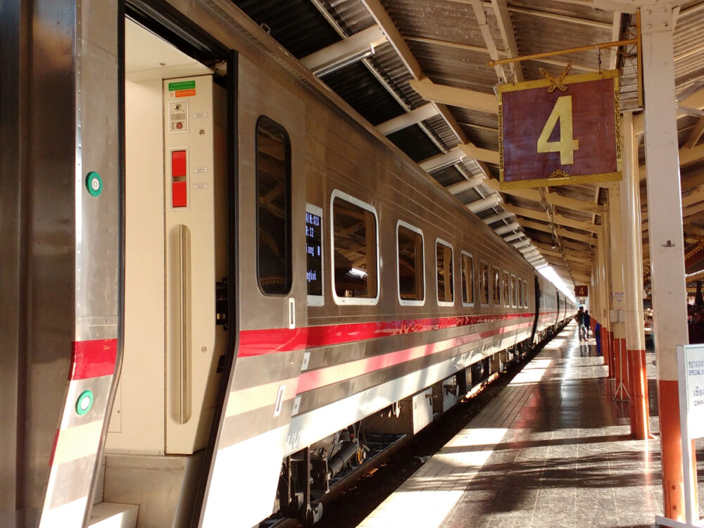 Trains in Thauiland