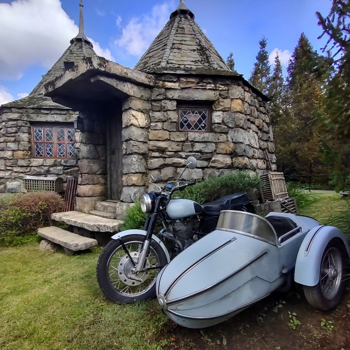 Hagred's Grounds Keeper's Hut at Hpgwarts Wizarding World of Harry Potter