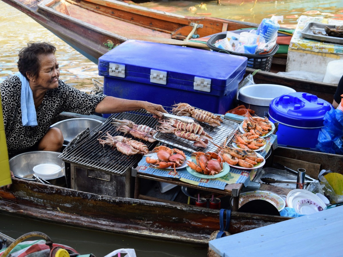 Amphawa floating market seafood fish prawns crabs