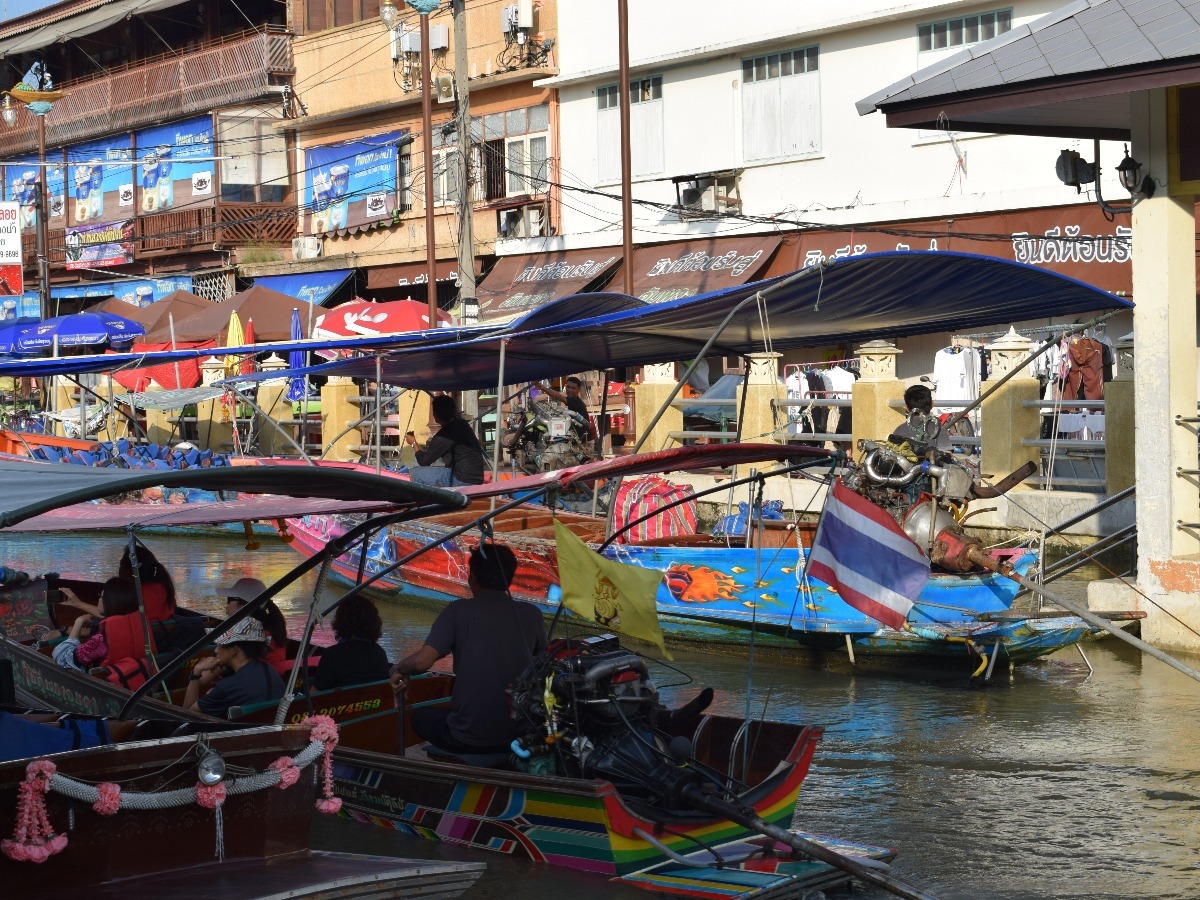 Amphawa floating market