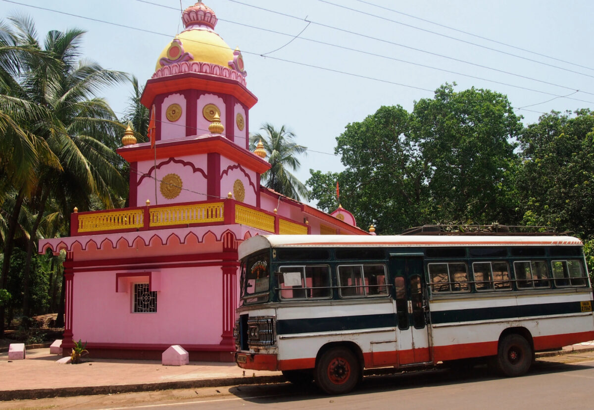 It's worth visiting Goa to experience India, temple ond Goan bus