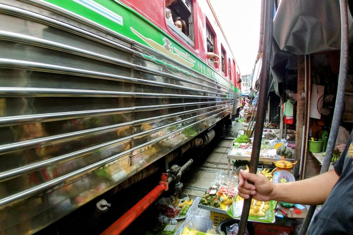 Best tours to Maeklong from Bangkok