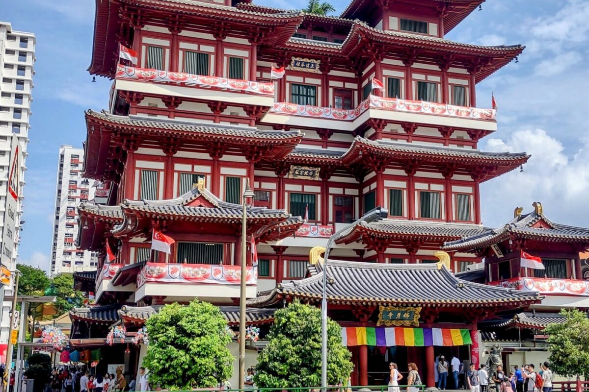 Best places in Singapore - Buddha tooth temple