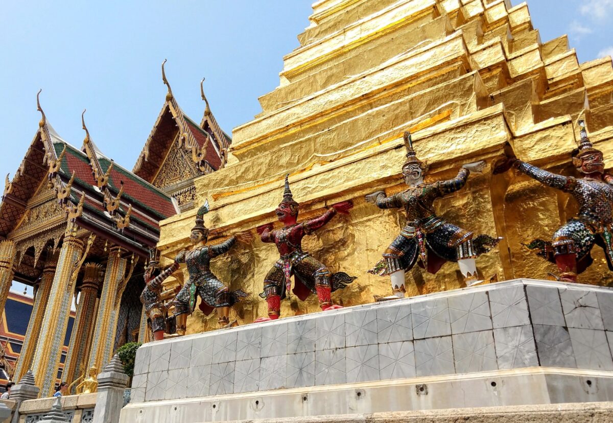 Beautiful temple palace in Bangkok, the best place to go in Thailand