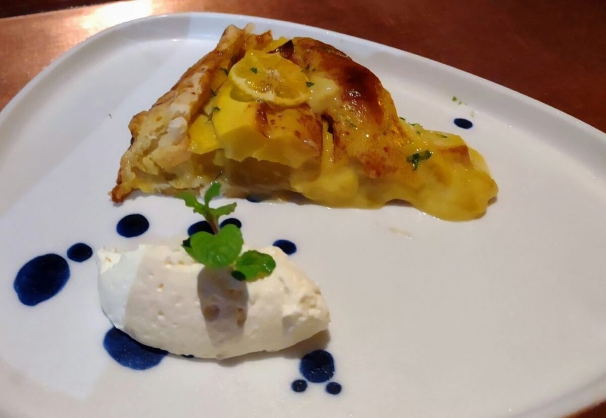 Desert at Mango Mango, Mango pie