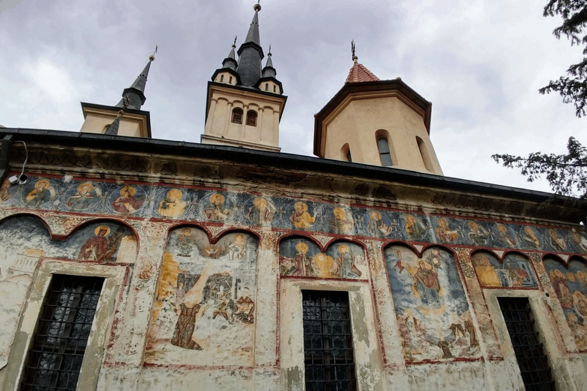 What are the best things to see and do in Romania