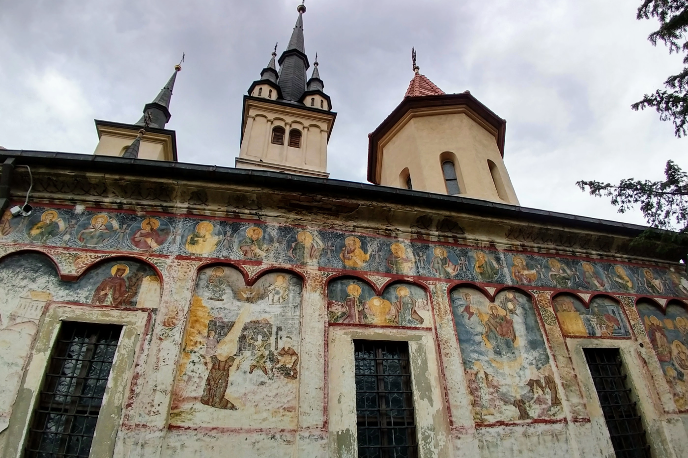 What are the best things to see and do in Romania