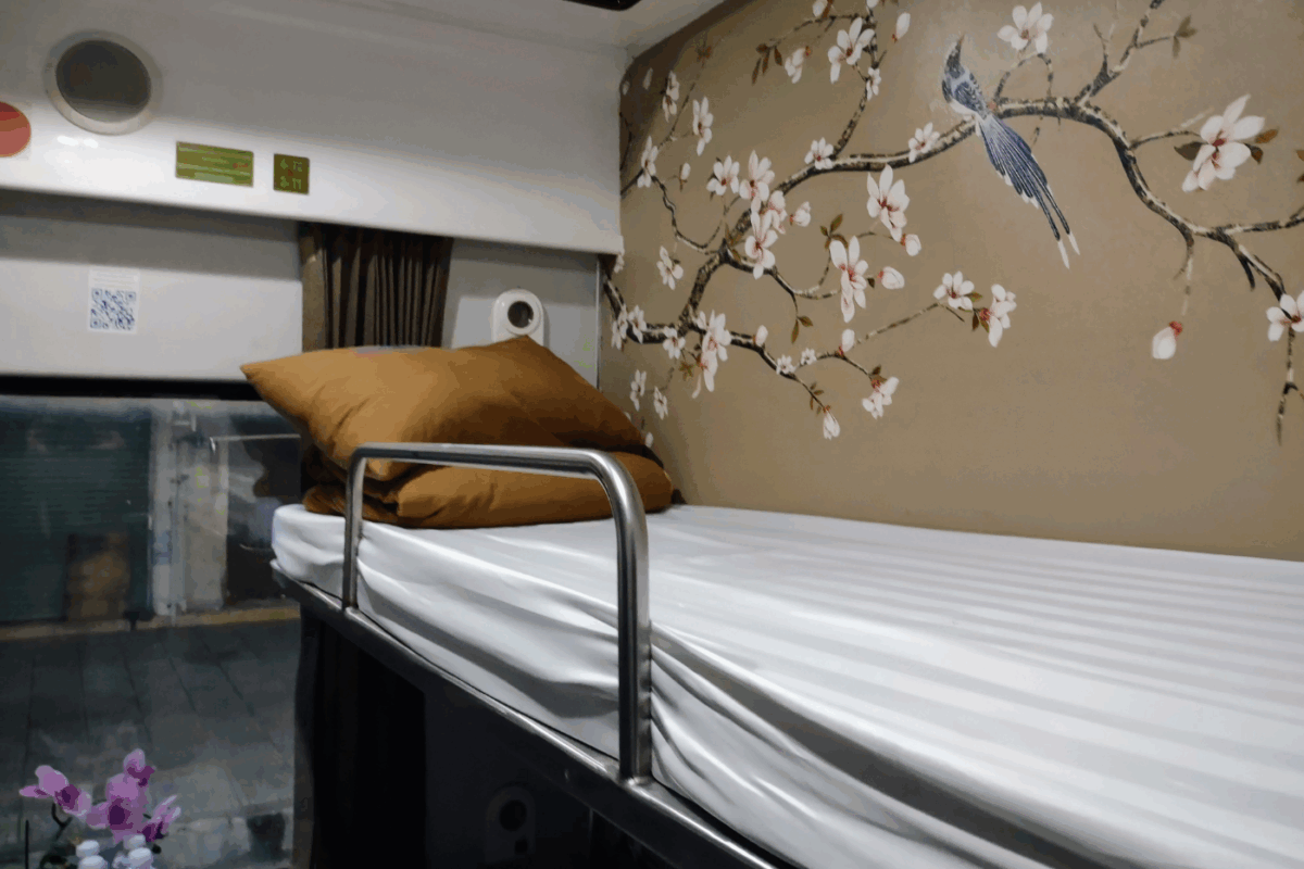 Sleeper train Ninh Bin