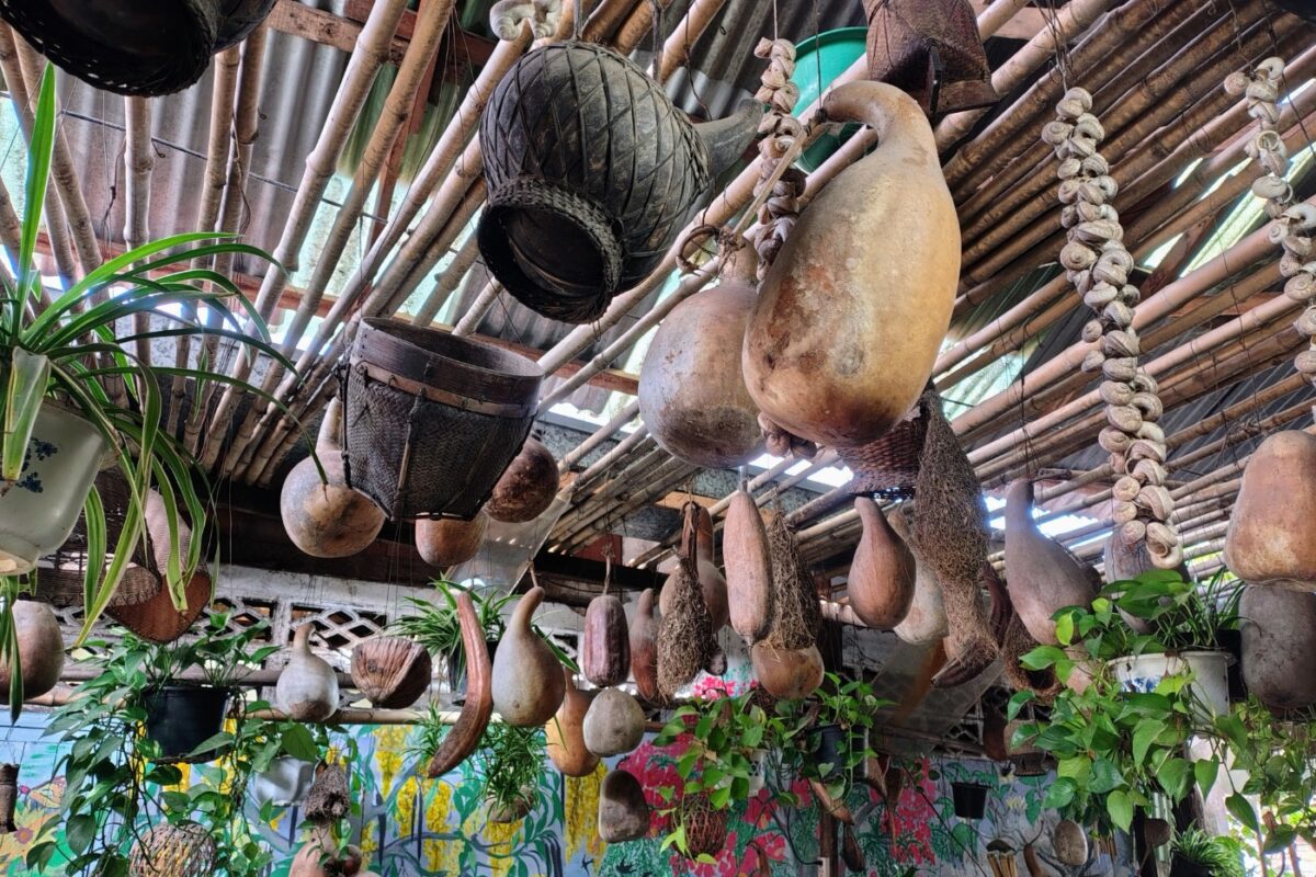 Kungs Cafe Lao interior decor