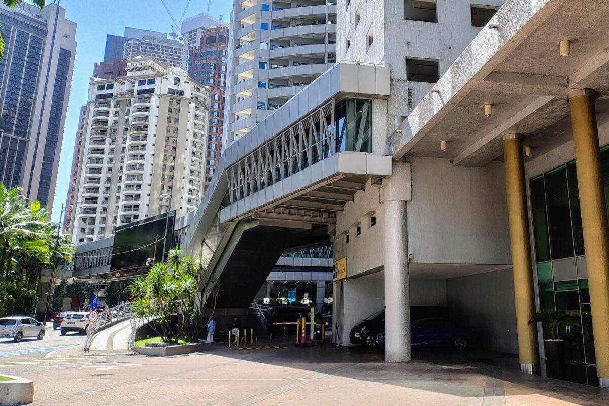 Where to stay in KLCC, access to easy walking on raised footpaths.